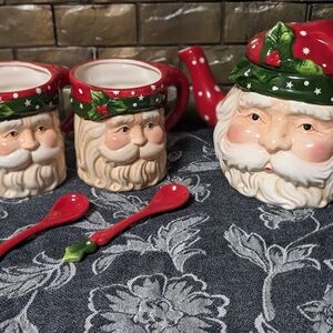 Vintage Collectible Sorelle Porcelain Christmas Santa Tea Pot Mugs Set